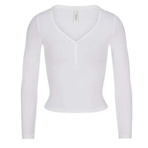 SKIMS Kim Kardashian White Snow Long Sleeve Cropped Henley Top Tee 2X New NWT